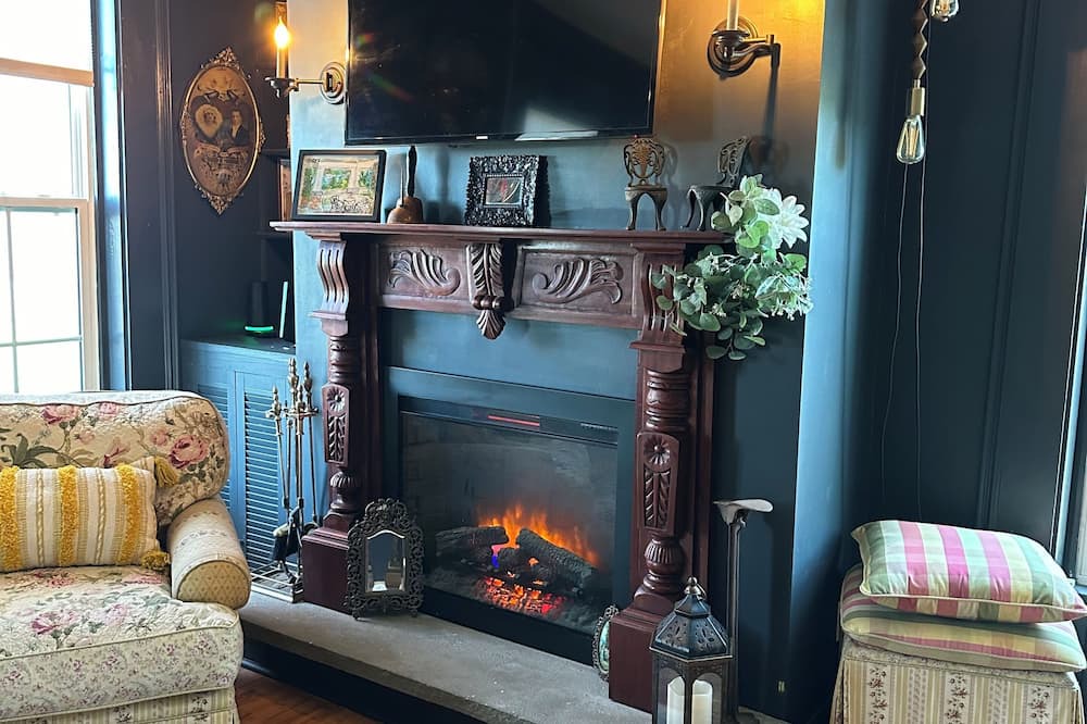 Skaneateles Apartment | Overlook Beautiful Skaneateles Lake close to Village