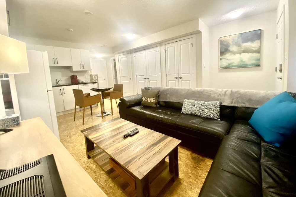 Fort Saskatchewan Condo | Stylish 1 bedroom suit in Fort Saskatchewan 4104