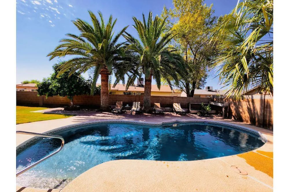 Glendale House | Cheerful Private Pool Oasis! 2 miles to Stadiums!