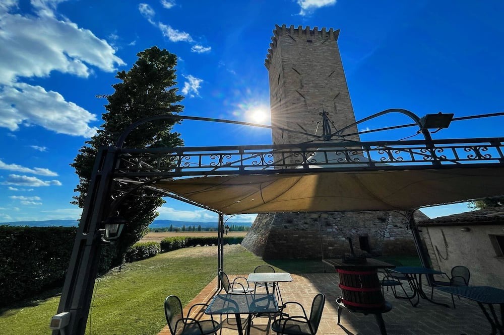 Limiti Villa | Spello By The Pool - Sleeps 11, Italy - Large Private Pool - Aircon - Wifi