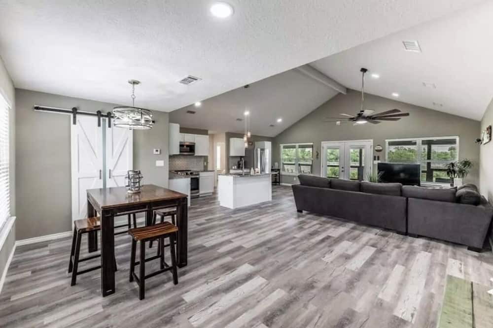 Onalaska House | New built home on Lake Livingston! Long term stays only!