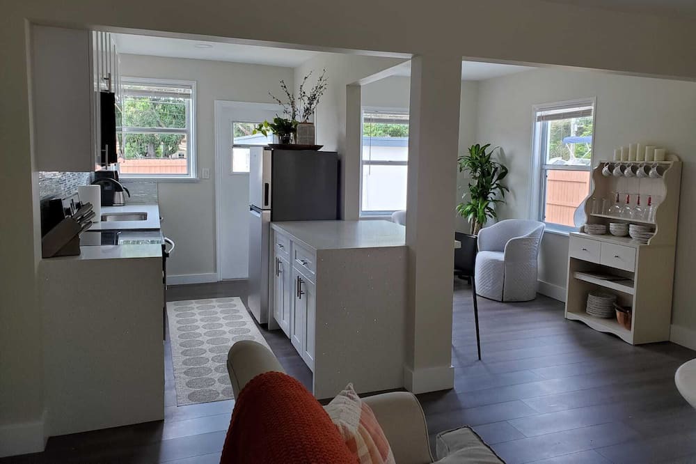 Delray Beach House | 5 Min Walk to the Ave 5 min Drive to the Beach! Pet friendly!