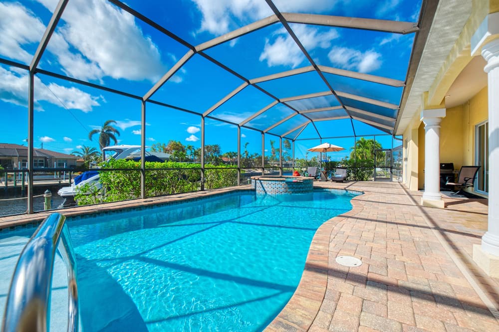 Caloosahatchee Villa | 3 BEDS | 4,5 BATHS | 6 GUESTS | GULF ACCESS & POOL/SPA | INCL.10% OFF BOAT RENTAL