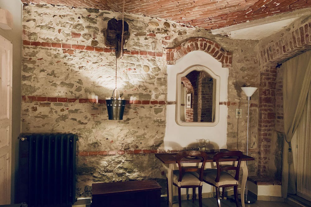 Gassino Torinese Cabin | Old Well Suite in Antique Farm with Outdoor Spa in the Countryside