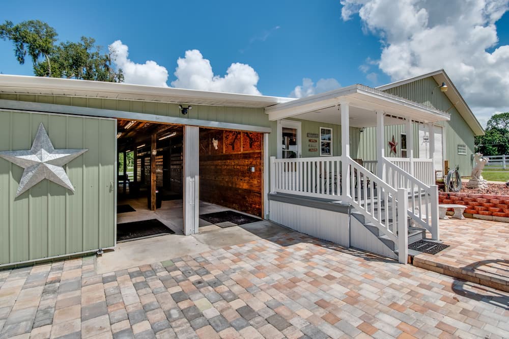 Citra Apartment | GREEN ACRES working horse farm. w/ barn apartment STALL ACCESS ;TACK ROOM