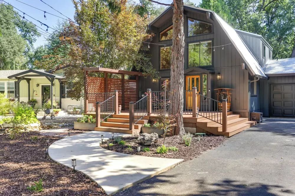Murphys Cabin | New - Walk to Downtown from "The Local Pine"