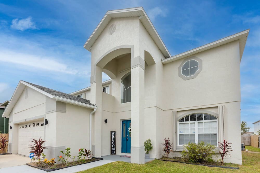 Poinciana House | Getaway & Comfy House w/ Pool!