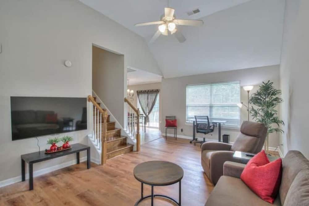 Smyrna House | Clear Circle- Modern 3/2.5 near everything! Smryna- Off I-24!