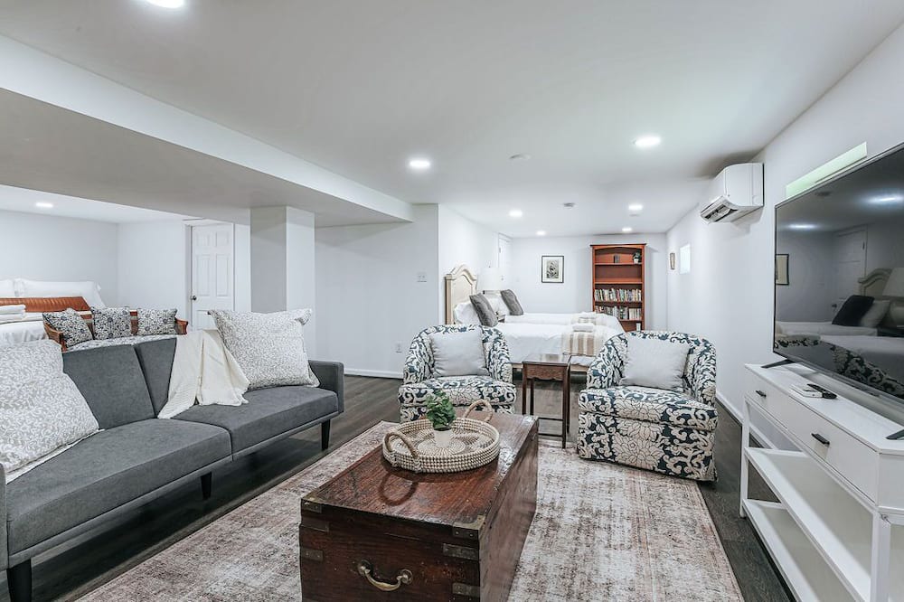 Jefferson Park Avenue Apartment | Cavalier Cocoon: Studio + Walk to uva Grounds