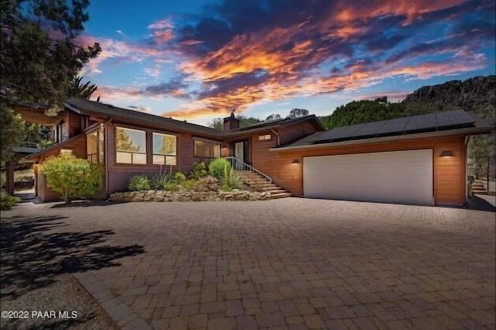 Prescott House | Picturesque Retreat at Thumb Butte - Spacious 4-Bedroom Home in Prescott!