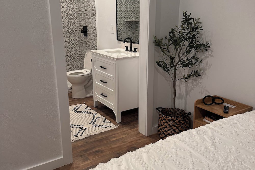 Weatherford House | King size suite