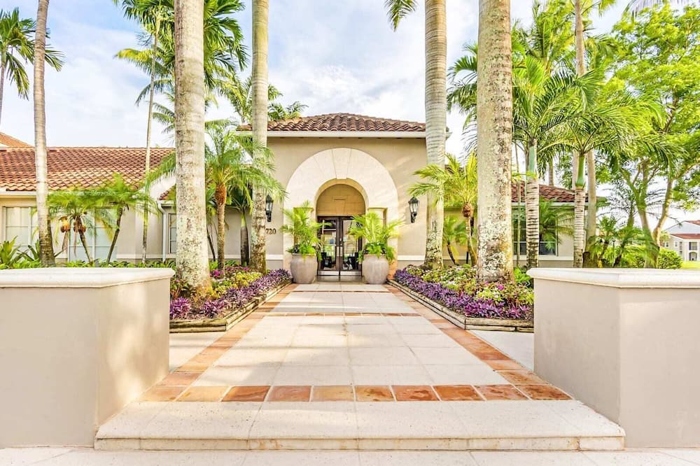 Miramar Apartment | Miramar Lakes