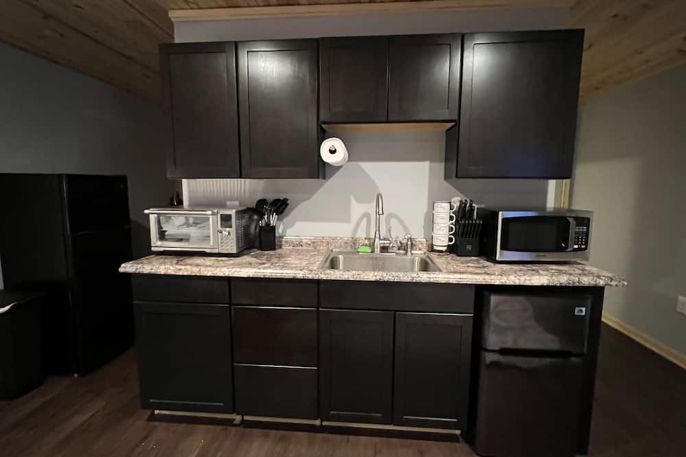 Georgetown Apartment | Pet Friendly Rustic Loft Close to Golf & Beaches