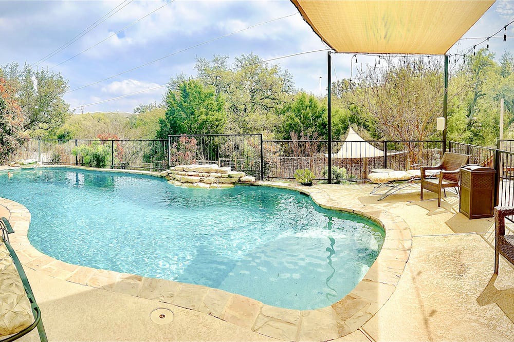 Stone Oak House | Luxurious Stone Oak resort-style home