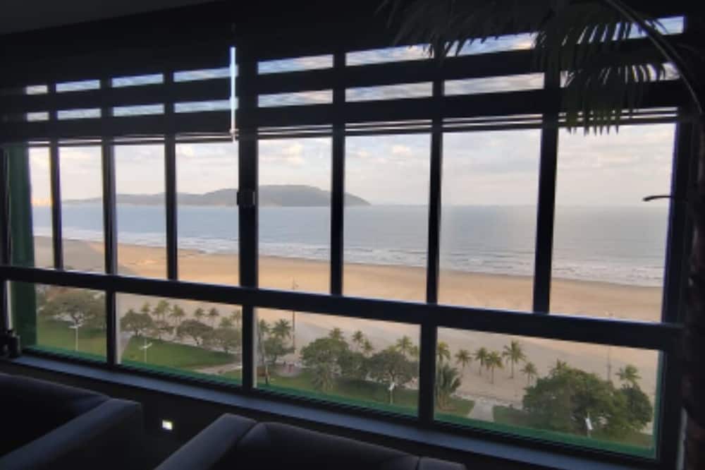 Pompeia Apartment | Oceanview Santos apartment for up to 7 people
