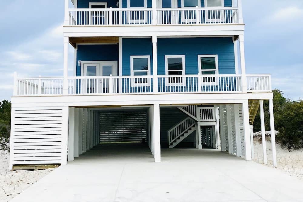 Morgantown House | New in 2023, Dogs OK, Pools & Tennis
