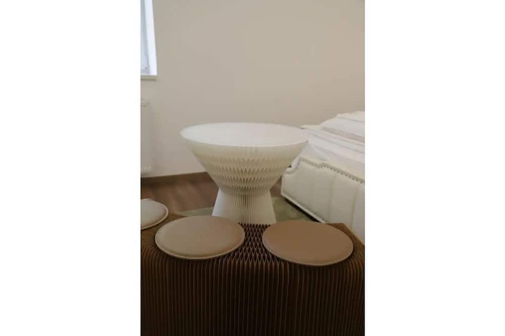 Krisztinavaros Apartment | cozy standard apartment with king size bed room 02