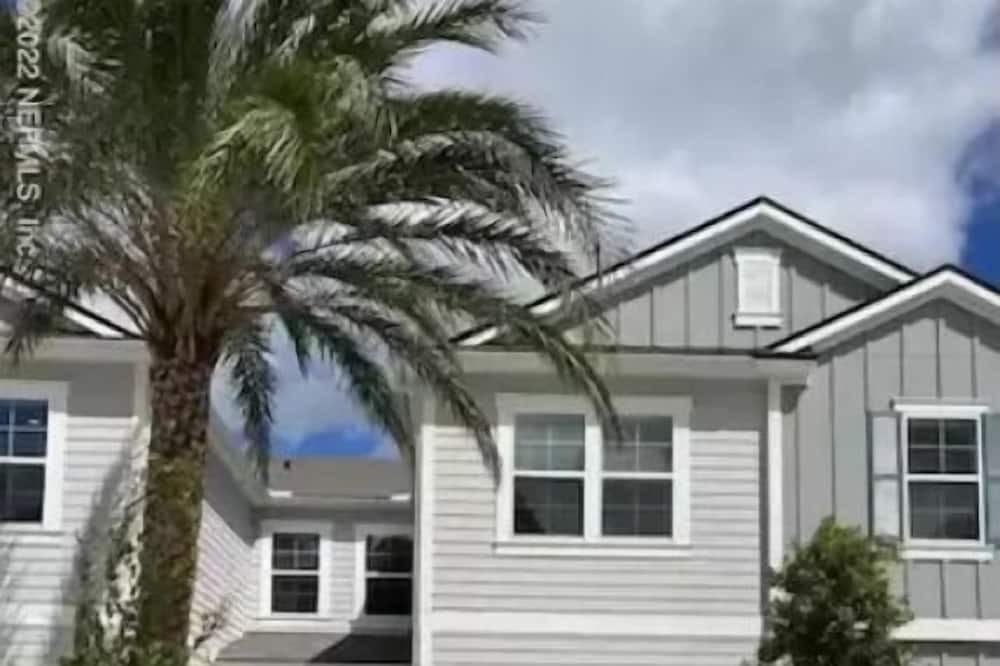 St. Augustine House | Beautiful 3 bedroom in resort style community with year-round pool!!!
