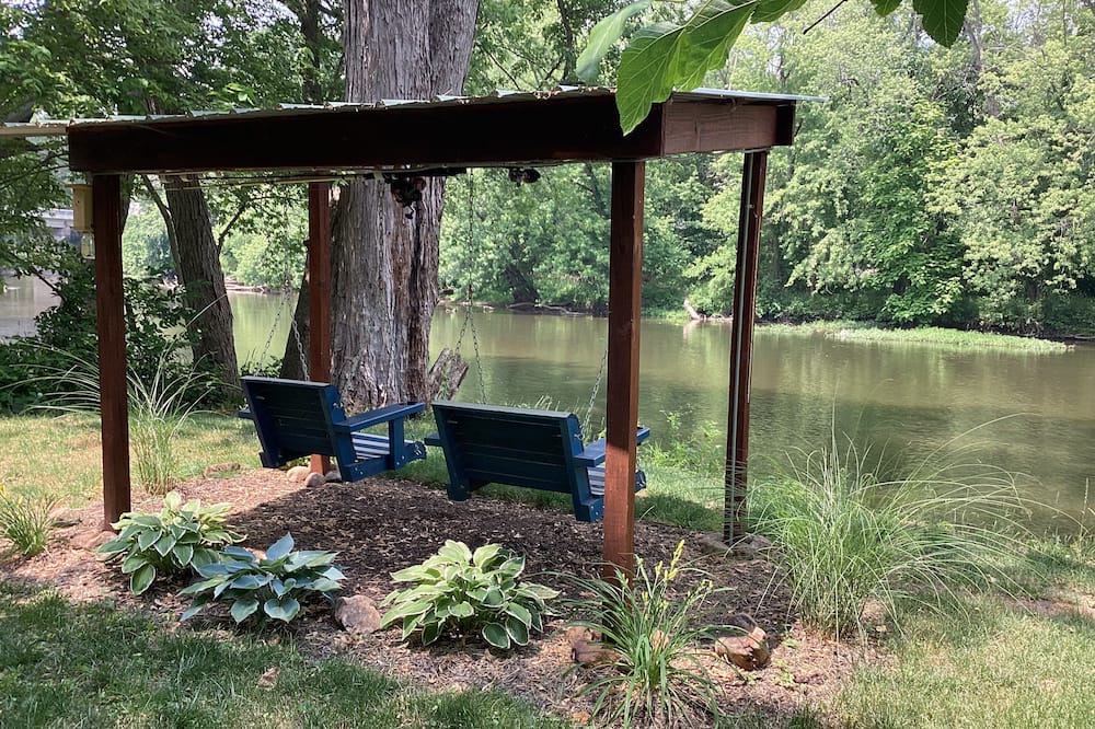 Grass Creek House | Riverfront house on the Tippecanoe River- Yogi’s Den - upper level
