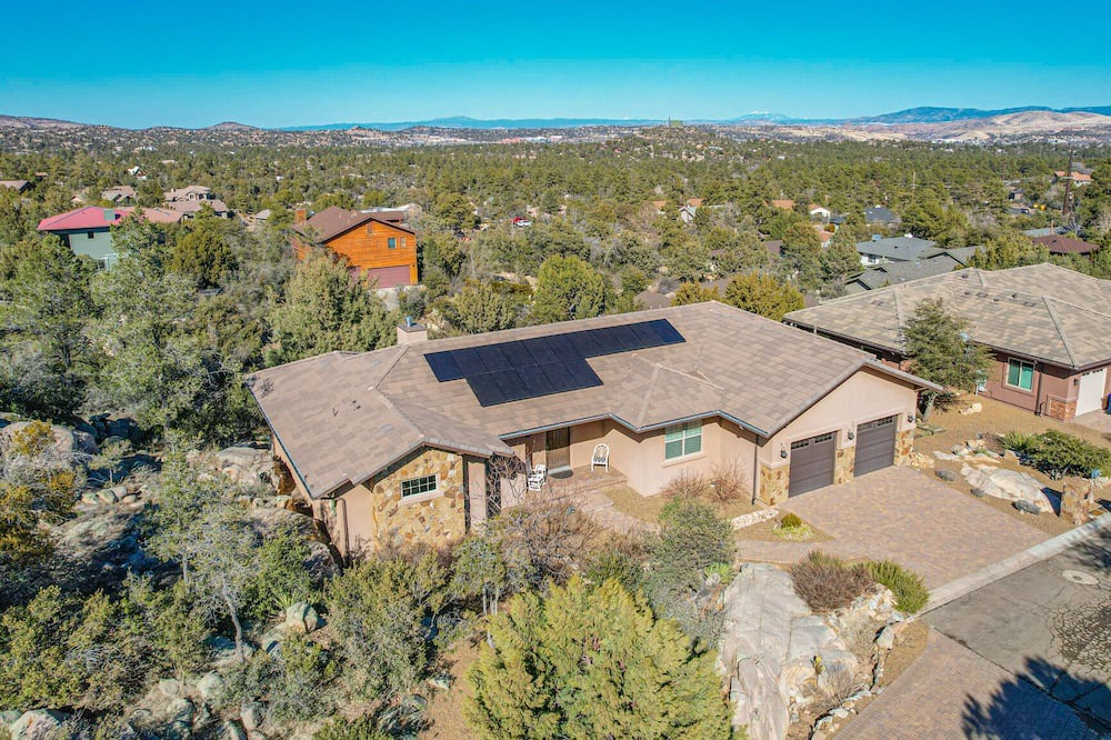 Prescott House | *luxury living in this spacious and stylish home, Min From Downtown!