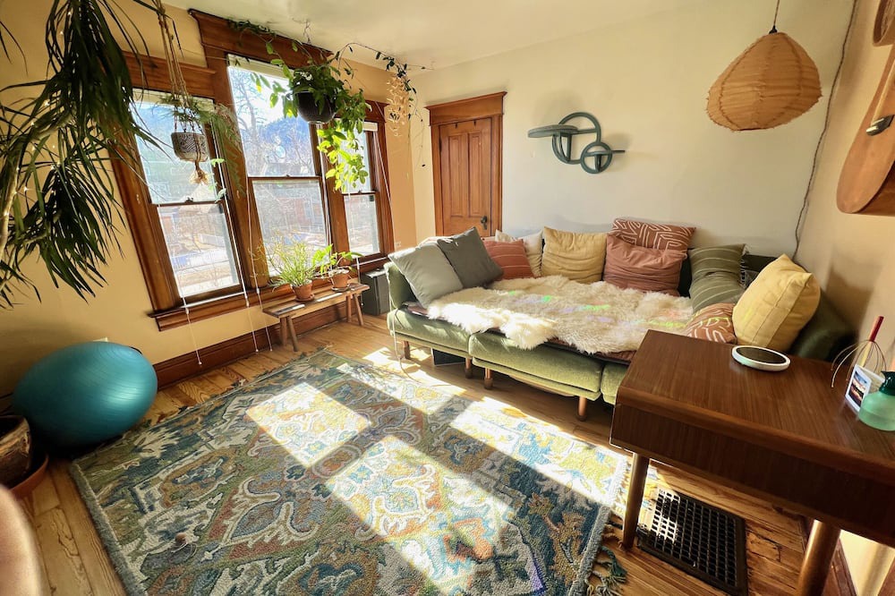 Mapleton Hill House | Downtown historic mountain-view charmer - walk to trails and shops!