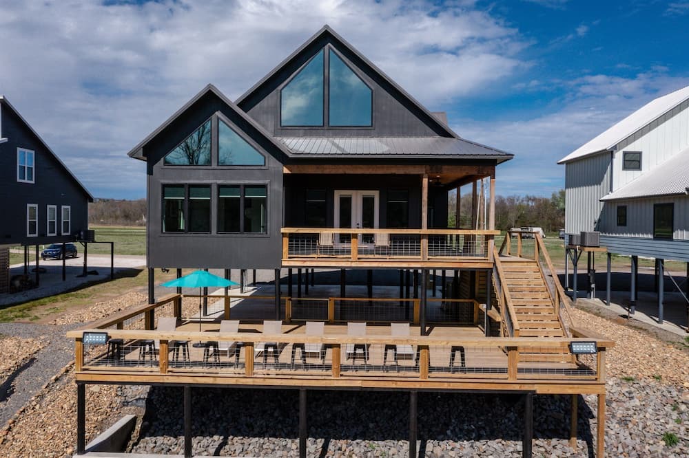 Glenwood House | Surf Shack on the Caddo