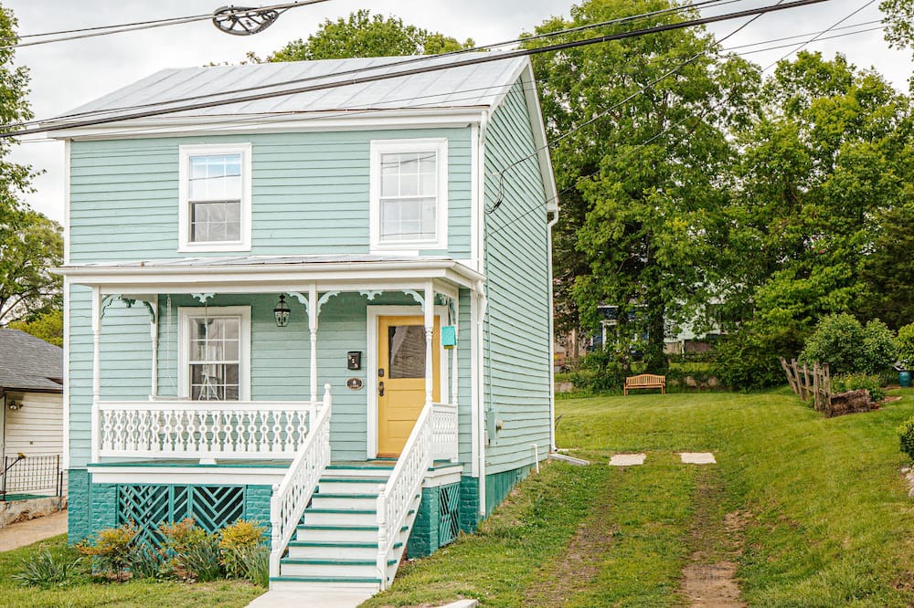 Staunton House | Green on New - Central Location and Staunton Charm