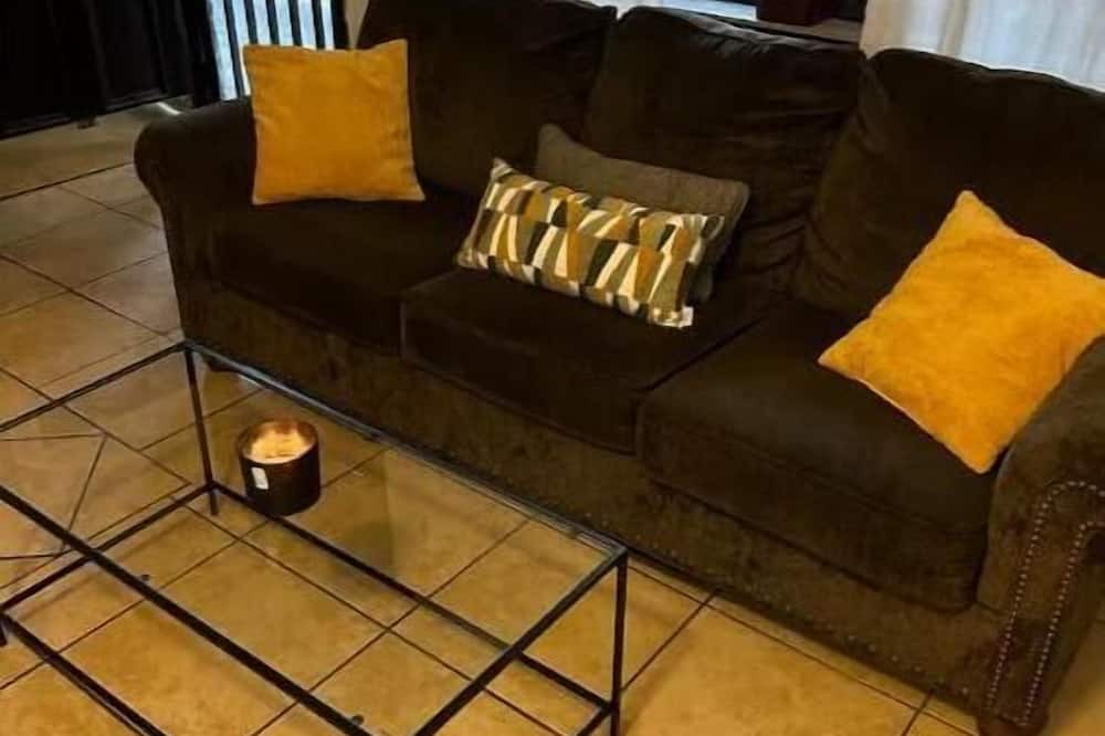 Vicksburg Apartment | Location Domination-Victorian Apt.-1King-1Queen-2fullbaths
