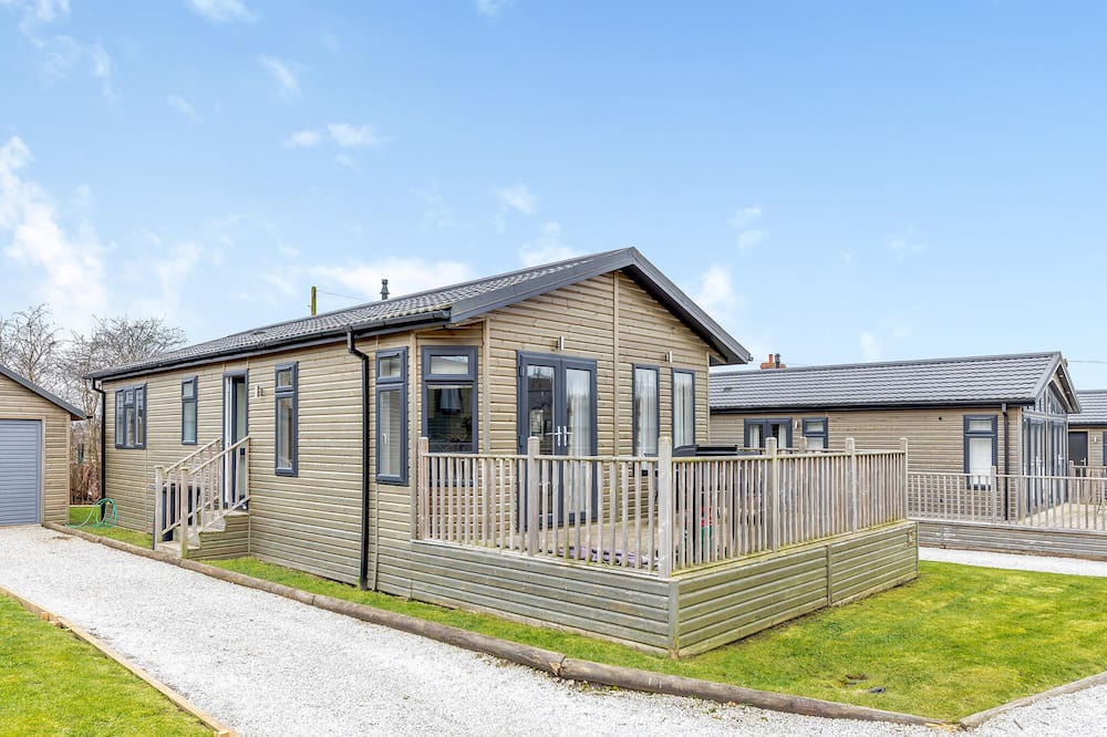 Ashby Woulds Cabin | 2 bedroom accommodation in Overseal, Nr Ashby-de-la-Zouch