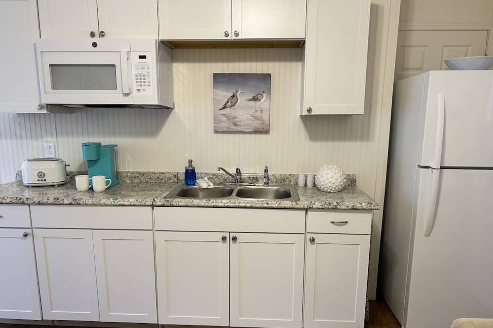 Talahi Island Cottage | Quaint cottage on coastal island-10 minutes from Historic downtown and beach