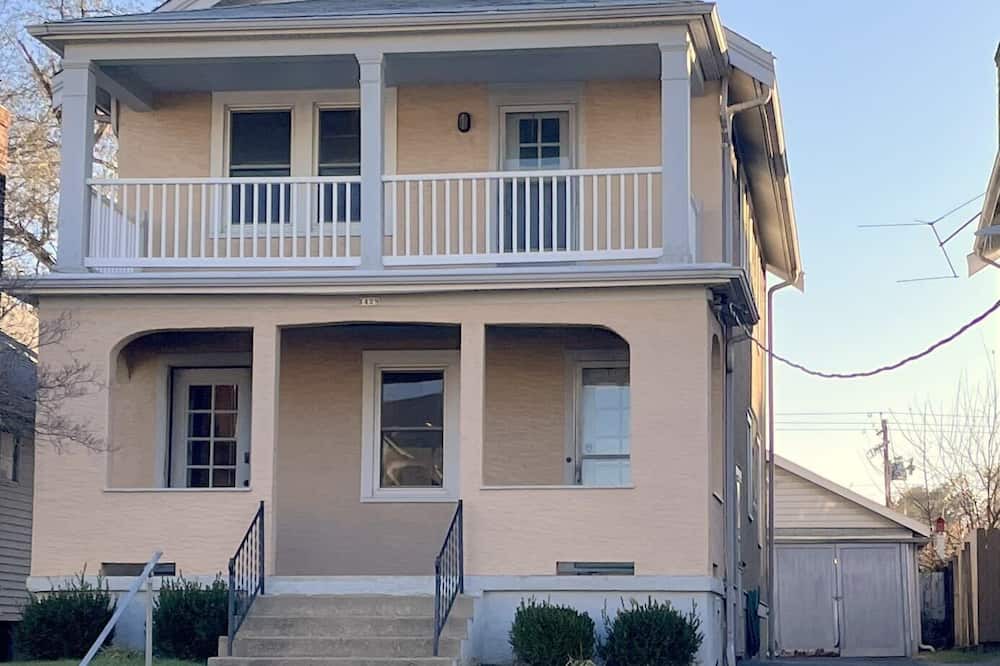 Norwood House | Hunter #2, Private One Bed near Xavier & Downtown