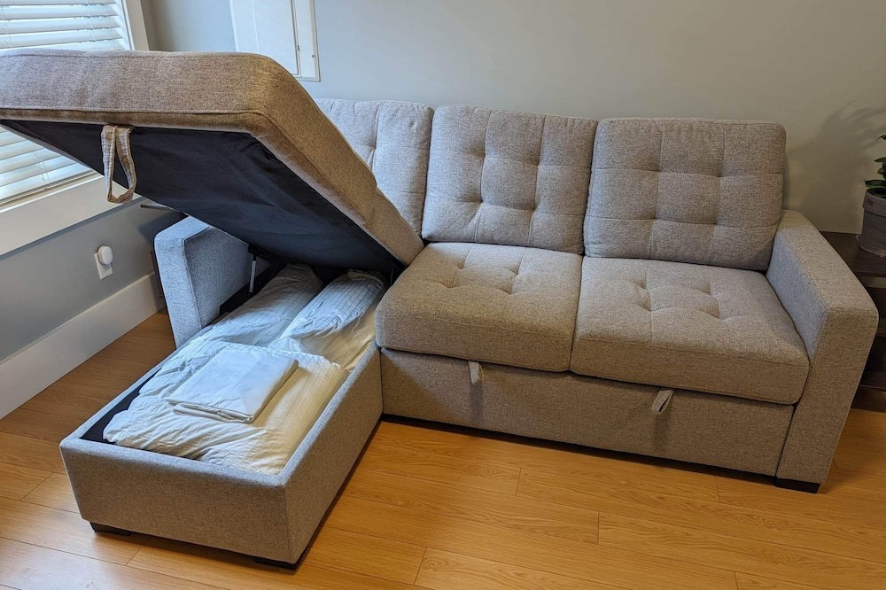 Marpole House | Cozy Home with New Furniture! Steps away from Downtown/UBC/Airport/Richmond