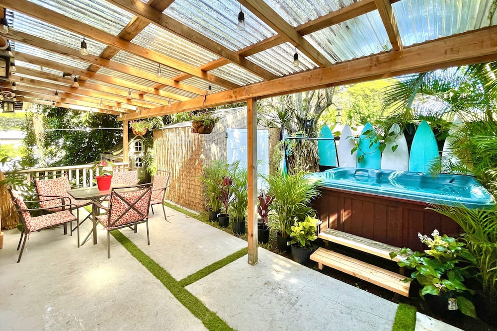Nuuanu - Punchbowl House | Tropical Villa with Hot tub- Great location!