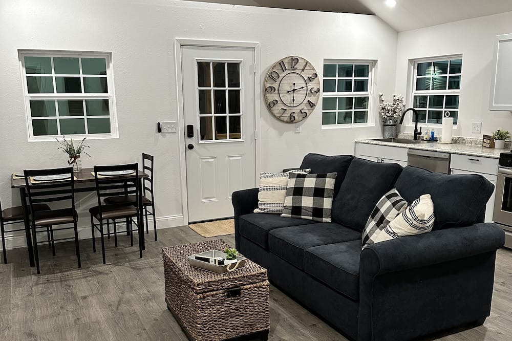 Van House | The Ranch in Van