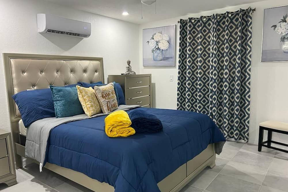 Tarpon Springs Apartment | Romantic suite 5 minutes from the beach!