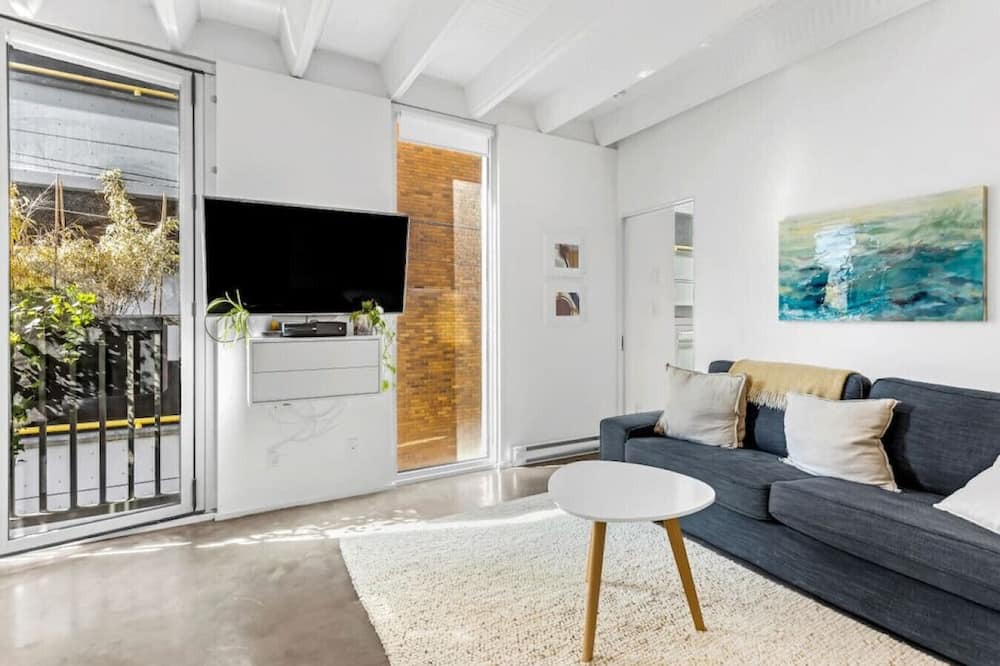 Chinatown Apartment | The Zen Loft: Shared Rooftop Bliss with City Views