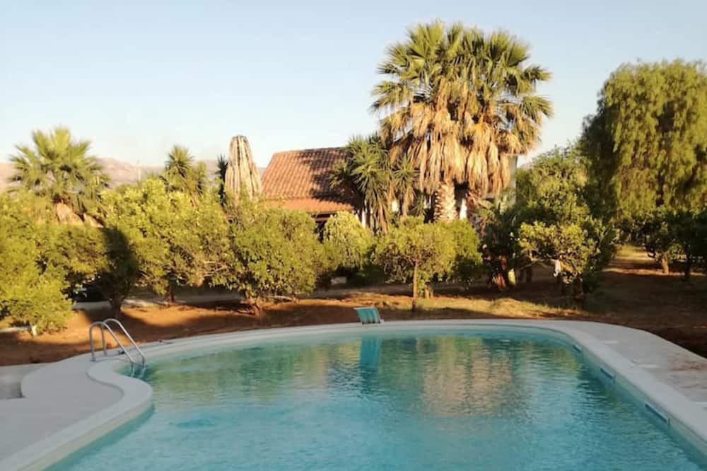 Partinico Villa | Villa "Chianurrè Azzurro" with Pool, Garden & Wi-Fi