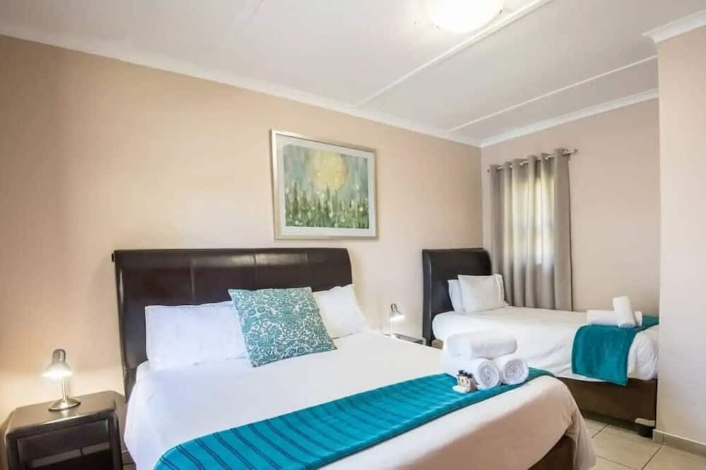 Windhoek House | Ideal Location! Spacious Accommodation, Pools, Short Drive to Maerua Mall!
