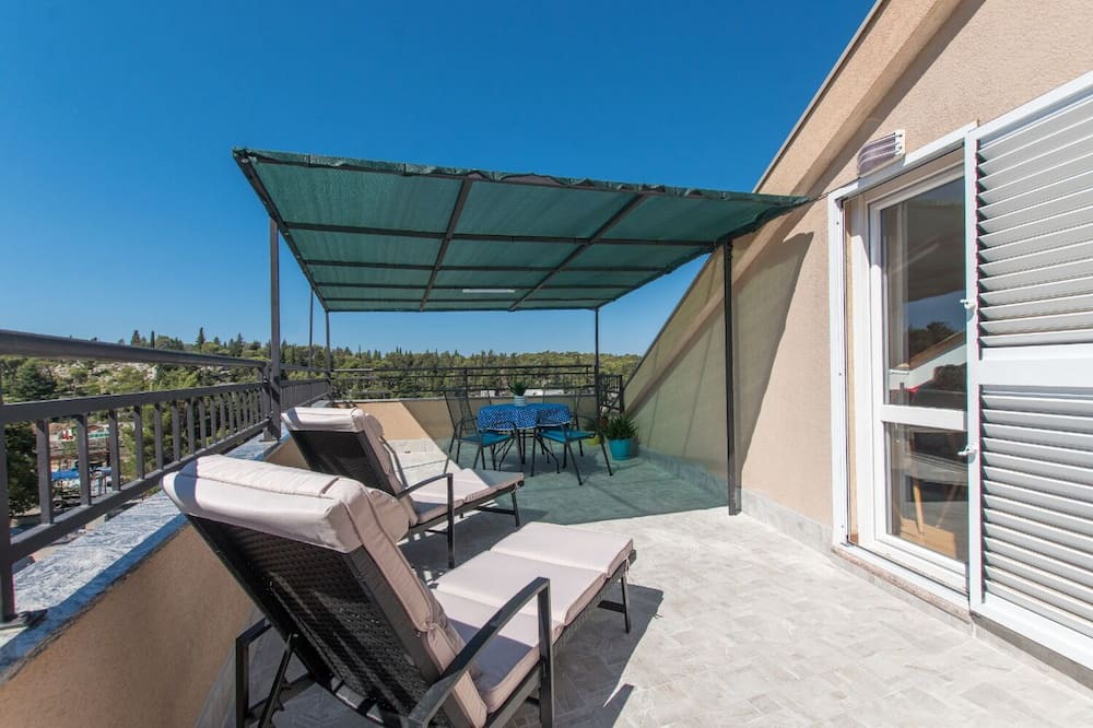 Dugis Apartment | Duki - sea View - A1