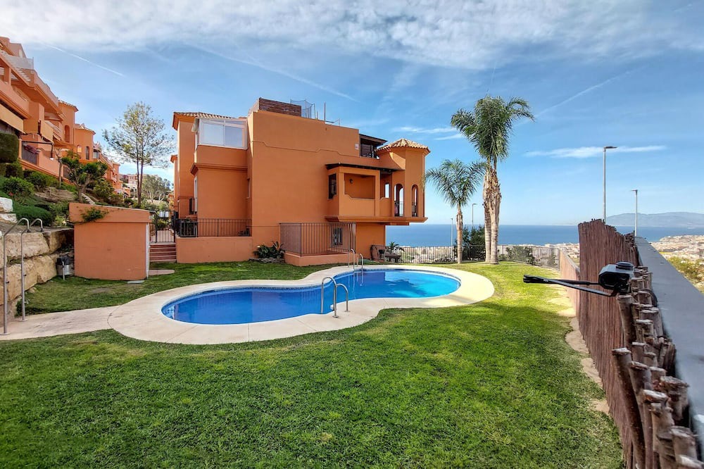 Rincon de la Victoria Apartment | On the coastal hills of Rincon de la Victoria welcomes you this large and comfortable apartment with