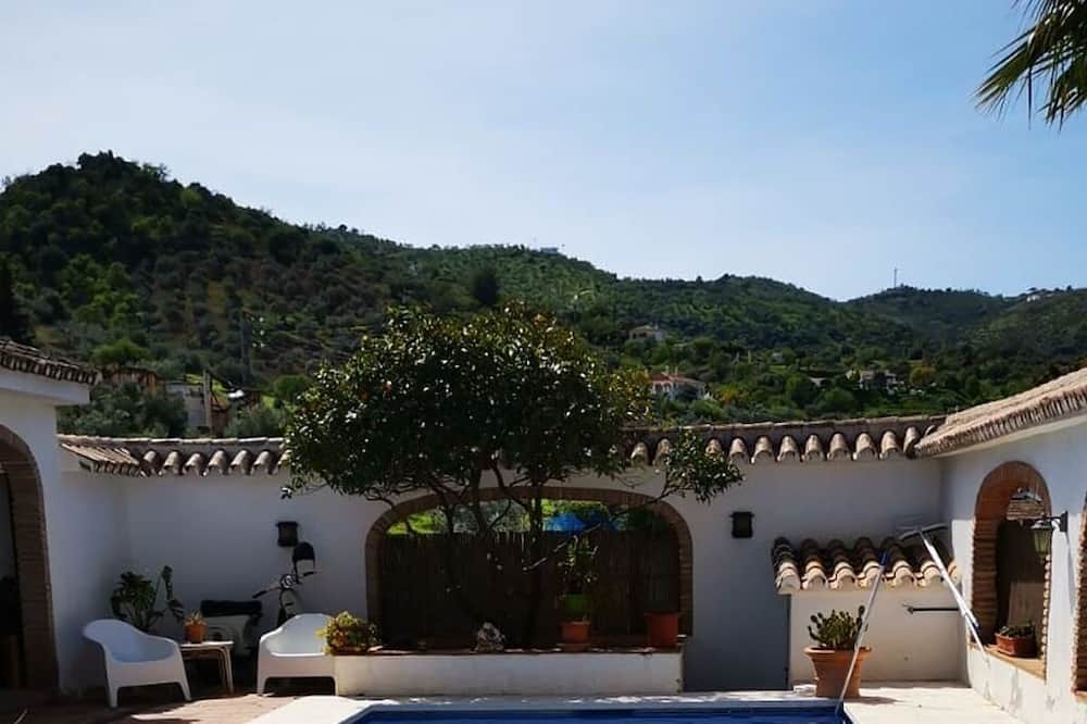 Guaro House | Vacation Home "Ana Maria" with Mountain View, Private Pool & Wi-Fi