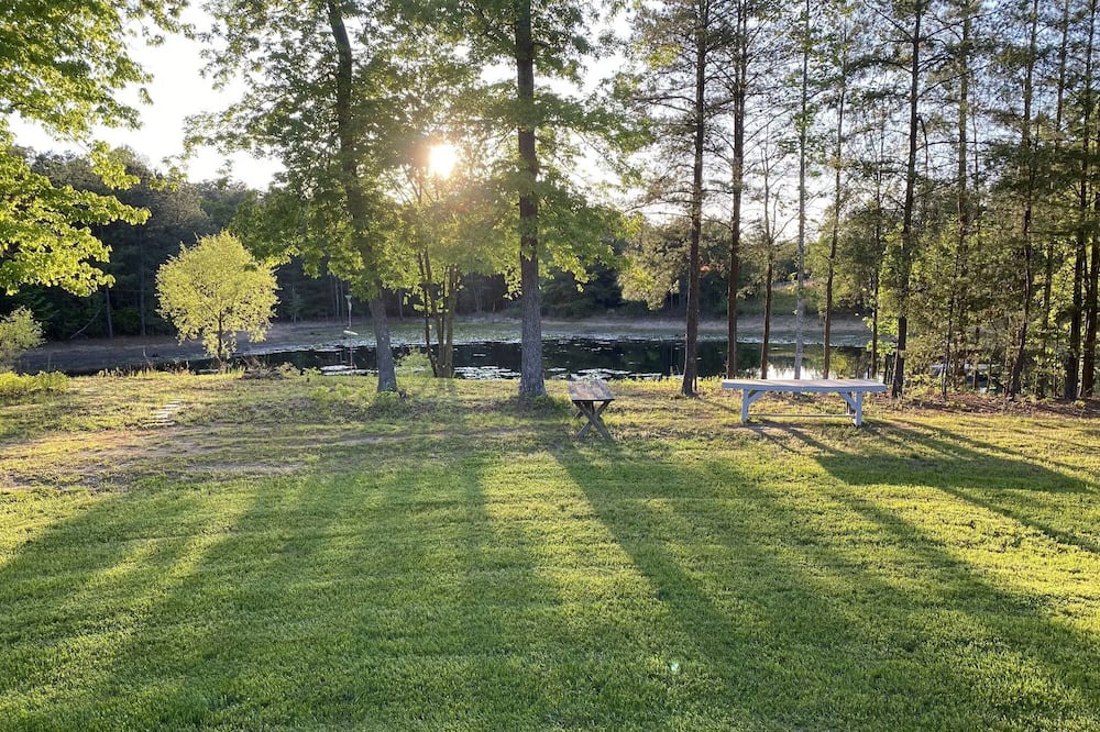 Ruther Glen Cottage | Stay and Play! Country Cottage Getaway with PRIVATE 3 Acre Swimming Pond