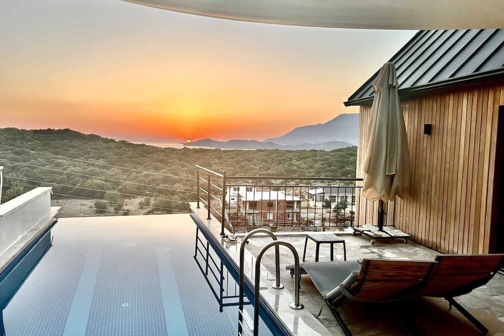 Kas House | 2 bedroom villa with private pool and great views