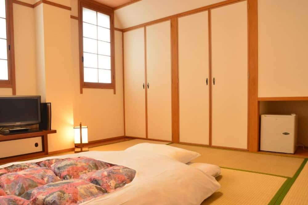 Ozu House | Nonsmoking Japanese style room 8 tatami mats W / Ozu Ehime