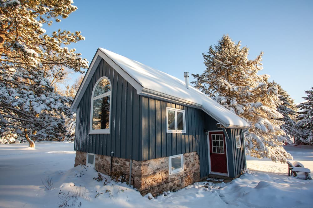 Adjala-Tosorontio Other | The MEADOWLARK Guest house | Character-filled farm guest house on 8 acre