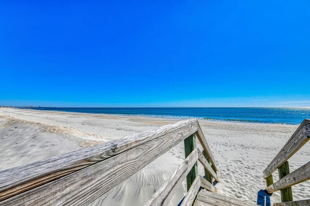 Inlet Harbour House | Oceanfront, Four BedroomThree Bathroom (Ground Level space)