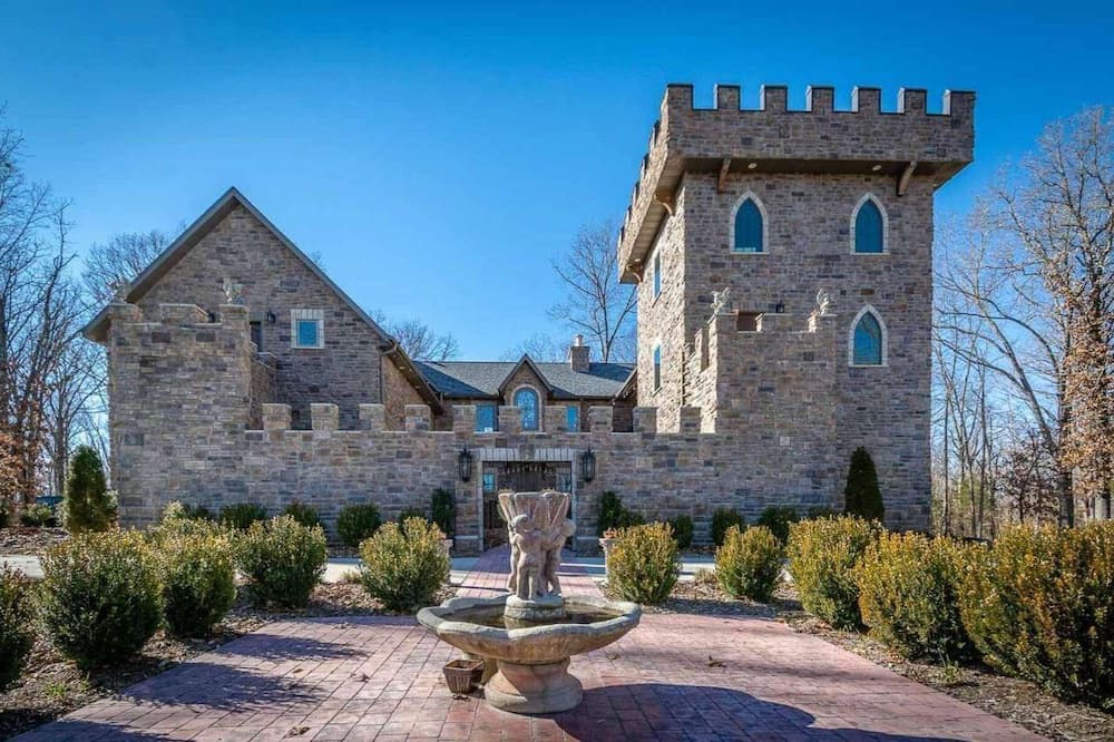 Vancouver Other | Modern Castle accommodation. Live like royalty in your life