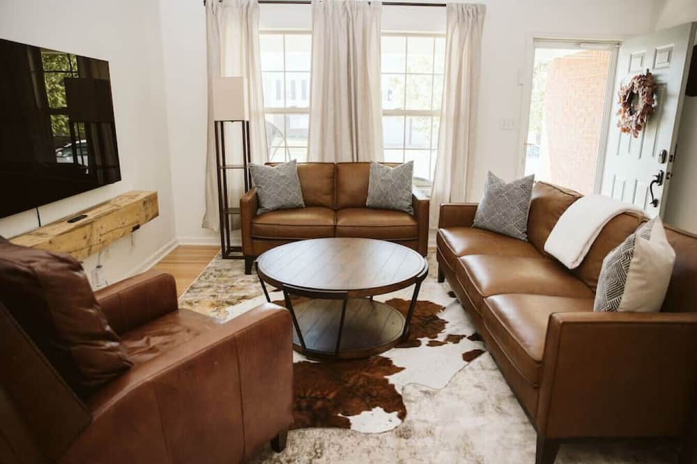 Shelbyville House | Bourbon Basecamp! New on the Bourbon Trail!