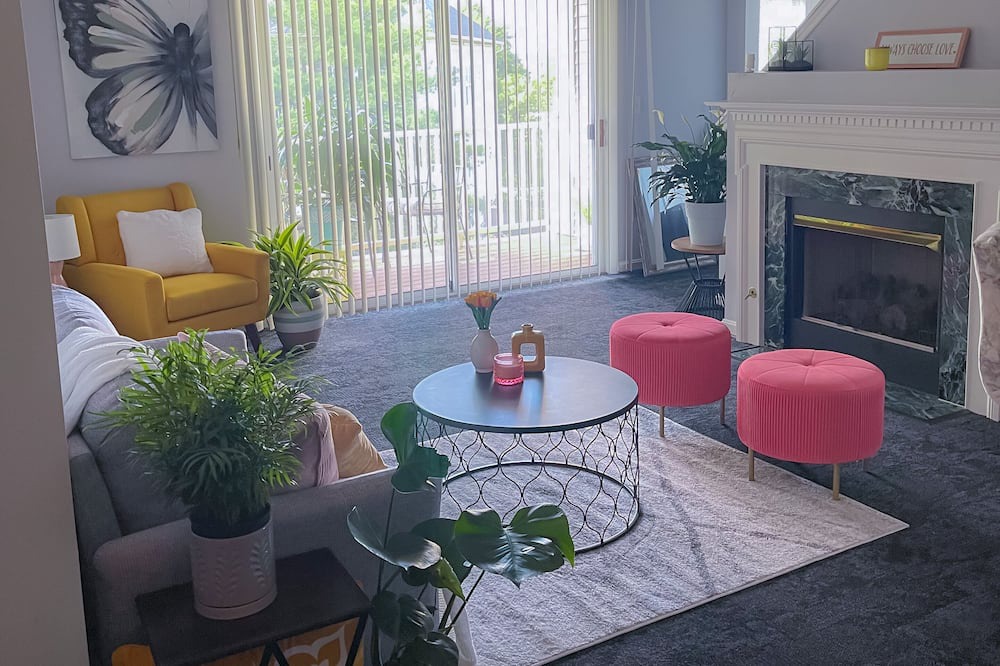 Fairfax Condo | Resort-style suite in Fairfax