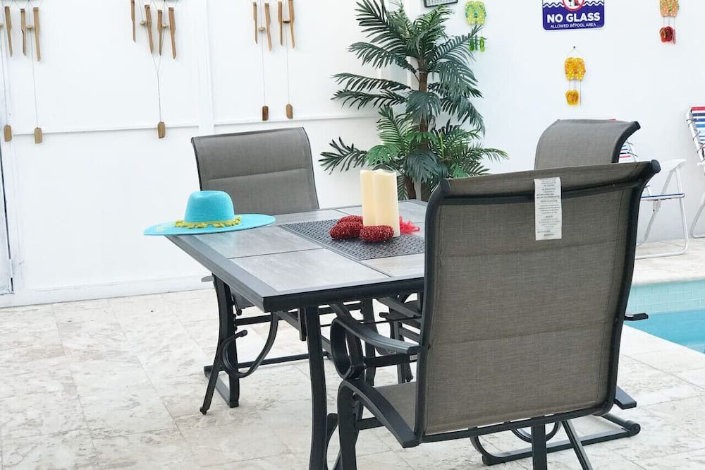 Tierras Nuevas Poniente House | Summer Vacation Puerto Rico with pool 1st FL.